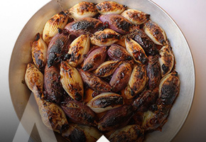 בצלים ממולאים באורז ועשבי תיבול