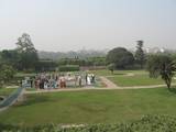 מבט כללי על השטח  סביב קבר גנדי     The view around the grave of Ghandi