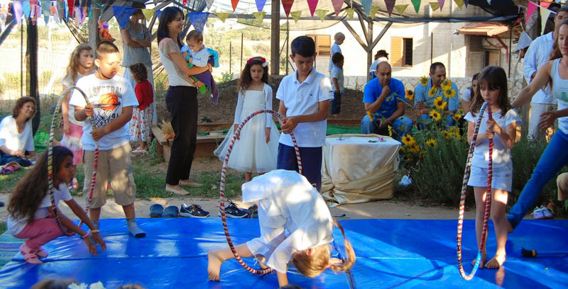Circus kunsten oefenen in Ein Bustan – Foto Gal Mo