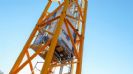 Manitowoc השיקה רשמית מעלית פנימית של תורן פנימי עבור מנופים.