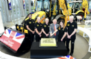 JCB חוגגת 750,000 מחפרונים.