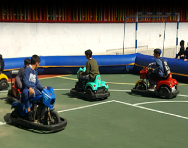 מכוניות מתנגשות