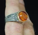 טבעת ניקוי אנרגטית משובצת בענבר יפיפה