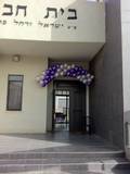 עיצוב הכניסה במתחם בית הכנסת