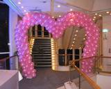 שער כניסה בצורת לב מבלונים - מתאים למקומות סגורים ופתוחים