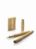 S.T.Dupont 140-year anniversary limited edition Humphrey Bogart™ collection. Bogart silhouette is engraved on the lighter and the pen. לכבוד חגיגות 140 שנה לדופונט, החליטו דופונט להשיק מצית ועט במהדורה מוגבלת על שם האמפרי בוגרט, עליהם חתימת השחקן וצללית הבלש המפורסם