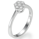 טבעת אירוסין בעלת מראה עשיר המשובצת ב 7 יהלומים קטנים בסה"כ של 0.25 קרט בצבע H וניקיון SI2, לטבעת מראה של יהלום 1.25 קרט.