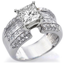 טבעת אירוסין יוקרתית המשובצת ב 20 יהלומים בחיתוך פרינסס ו 36 יהלומים בחיתוך עגול במשקל כולל של כ 2.15 קרט בצבע G וניקיון VS2.