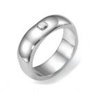 טבעת נישואין המשובצת ביהלום בצורת אשר במשקל של כ- 0.05 קרט בצבע F וניקיון VS1.