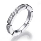 טבעת נישואין מור בעיצוב מפורסם ברוחב 2.6 ממ המשובצת ב- 28 יהלומים כ 2 נקודות כל אחד בצבע G וניקיון SI1. ניתן לשבץ לאחר החתונה.