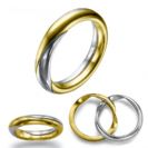 טבעת נישואין מיוחדת במינה אשר מורכבת מ-2 טבעות נפרדות המתאחדות לאחת ברוחב של 4.6 מ"מ.