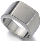 טבעת חרוטה לגבר העשויה כסף בגימור מוברש ,כלול במחיר חריטה בלייזר של 3 אותיות לדוגמא O & B.