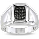 טבעת יהלומים לגבר העשויה כסף 925 ומשובצת ביהלומים שחורים טבעיים במשקל כולל של כ- 0.15 קרט.