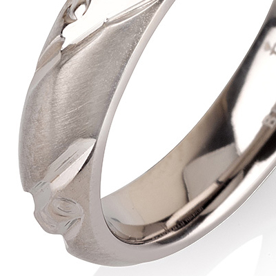 Titanium wedding bands - Delicate Brushed titanium ring with diamond like engraved trims - 4mm