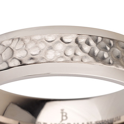 Titanium wedding bands - Hammered titanium ring with polished edges - 6mm