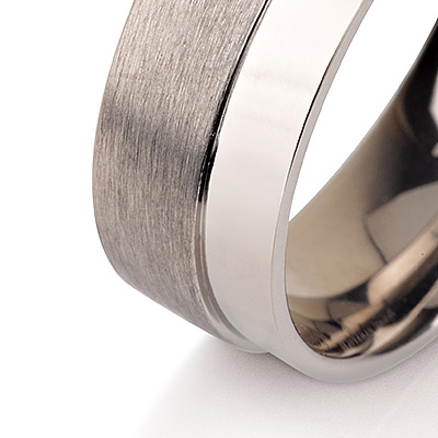 Titanium wedding bands - Brushed titanium ring with polished side - 7mm