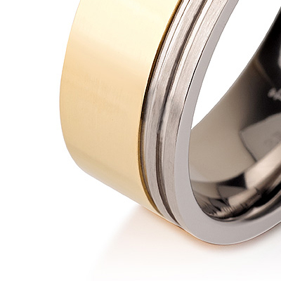 Titanium wedding bands - Polished titanium ring with 14k gold plating and engraved trims - 8mm