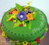 עוגה פרחונית וצבעונית בסגנון חופשי...