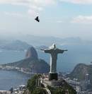 Breitling Jet Man Soars Over Rio de Janeiro - מטס של ברייטלינג מעל ריו דה ז'נרו