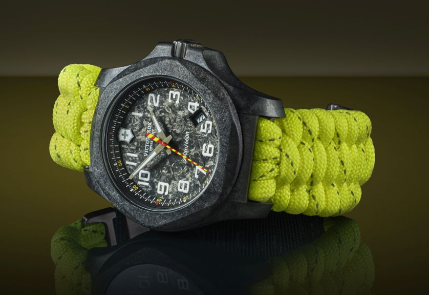 שעון כבאים של ויקטורניקס Victorinox Swiss Army I.N.O.X. Carbon