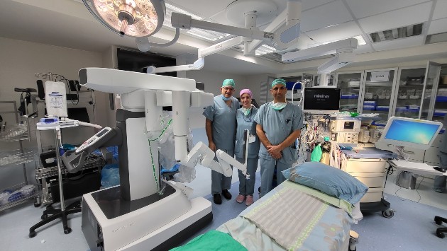 צוות חדר הניתוח והרובוט. צילום אלי דדון מרכז רפואי כרמל