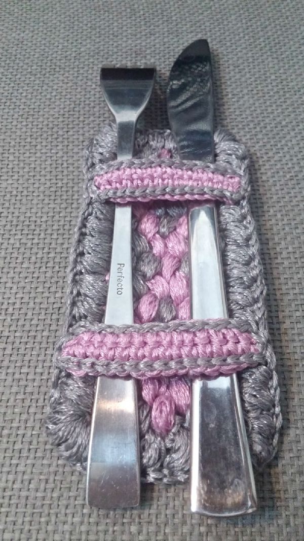 עיטור בדוגמת מעויינים לסכום על שולחן החג