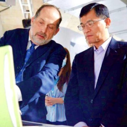 משמאל: רני שיפרון, הו צ'ין-צ'אנג. i2i