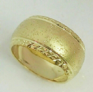 טבעת נישואין זהב לאישה מט עדין עם נקודות נצנץ מפוזר (4035)
