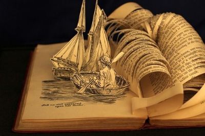 סירה נובעת מתוך ספר