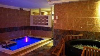 בריכה מחוממת וג'קוזי - לופט טו יו