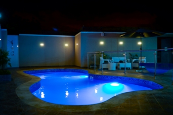 בריכת שחייה - לופט פארדייס בכפר