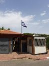 תורן פלדה קוני בגובה 5 מטר התקנה עם זרוע לקיר בביתו של בני גנץ
