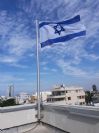 תורן אלומיניום קוני בגובה 6 מטר התקנה על גג בית לסין עם דגל 200 ס"מ על 270 ס"מ