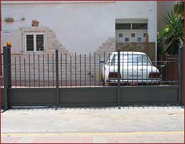 שערים חשמליים-שער חשמלי לחניה