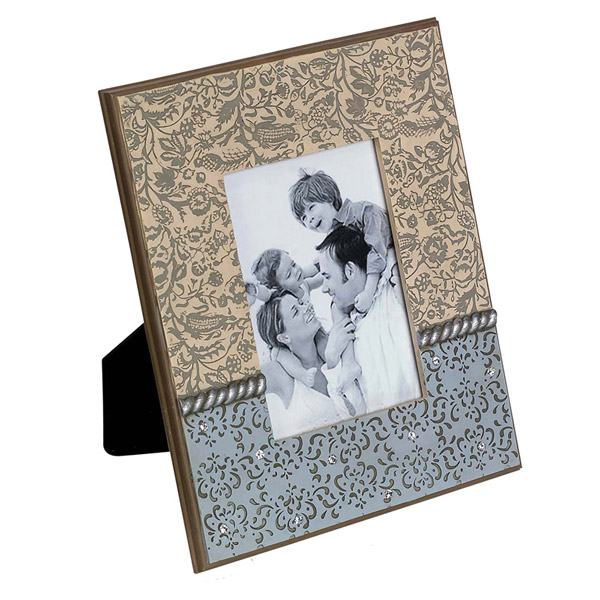 מסגרת לתמונה קרמית מעוטרת