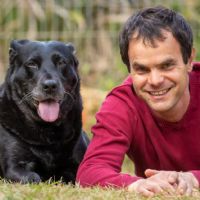 אילן זהר - טיפול בעזרת כלבים לילדים ובני נוער