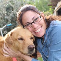 רונה דולב - מטפלת רגשית בעזרת בעלי חיים