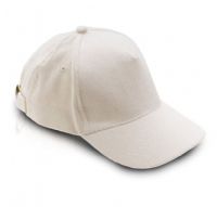 כובע לבן מודפס