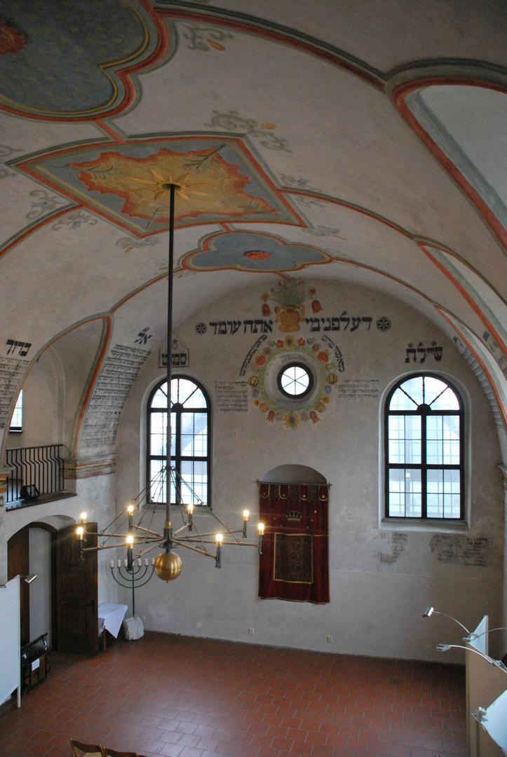 פנים בית הכנסת ב-TŘEBÍČ