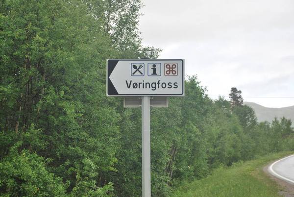 שלט הכוונה יוביל אותנו לתצפית על מפל Vøringsfossen
