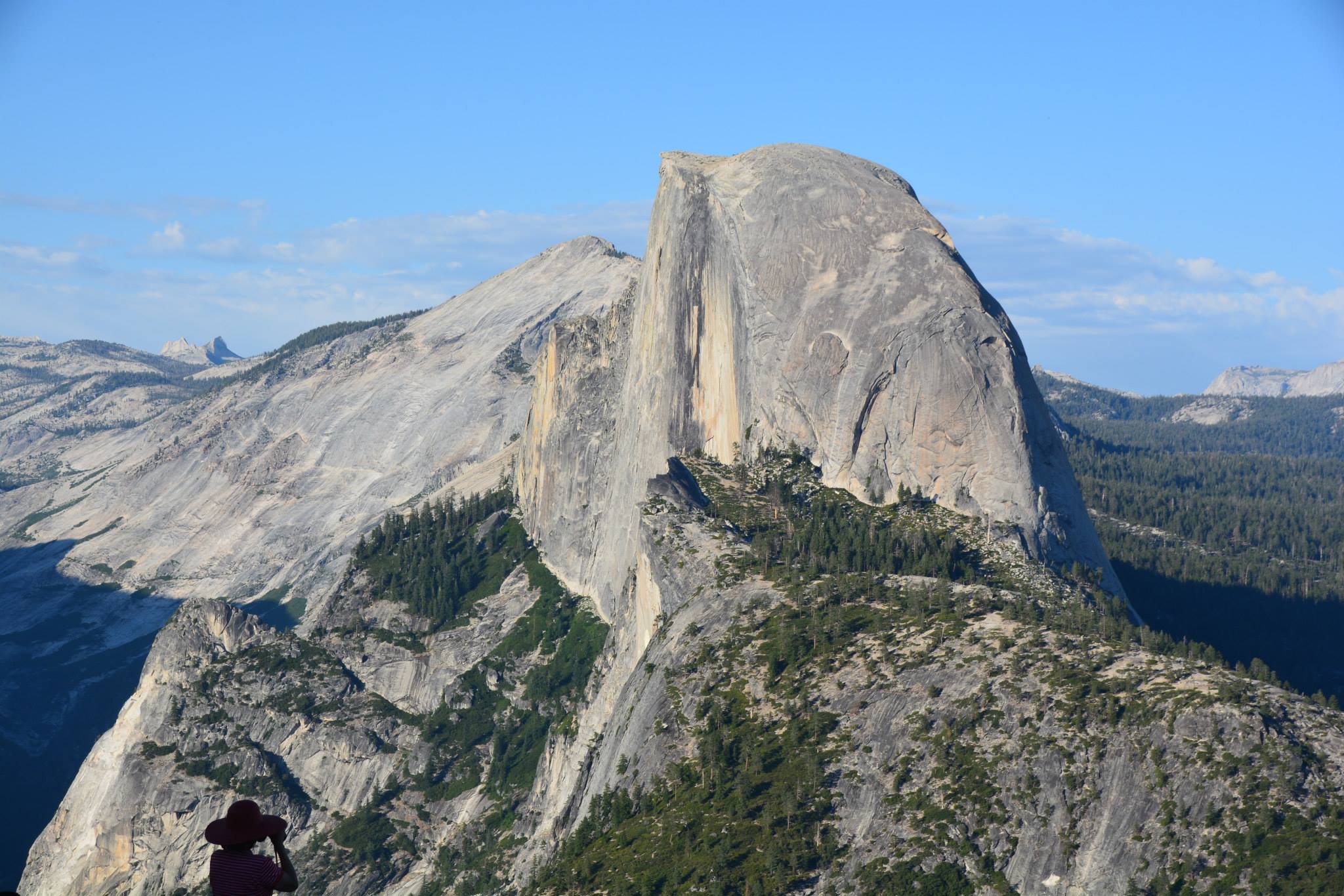 Half Dome צוק מדהים אשר כאילו נחתך באמצע שלו