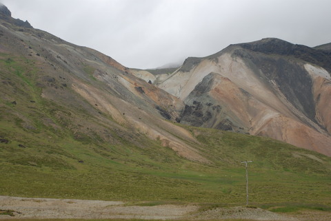 ההרים הצבעוניים של  Crater  Grábrók