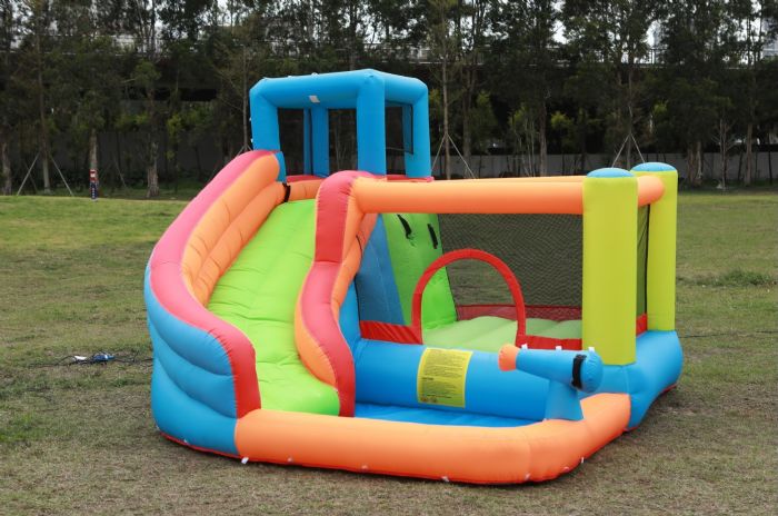 מתקן שעשועים ופארק מים מתנפח לילדים עם טרמפולינה בריכה מגלשת ותותח מים מבית ROSSO ITALY דגם NT-062030 כולל מפוח