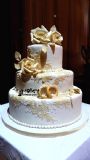 עוגת חתונה שעוצבה בהשראת ההמנה - התחרות, הפרחים והשרשראות - הכל אכיל