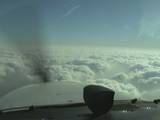 טיסה מעל העננים