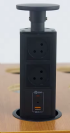 עמוד שקעי חשמל ושקע טעינה USB לשולחן שחור MCC8-B