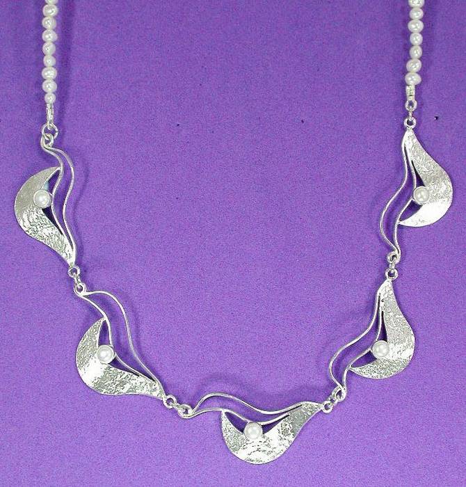 ELEMENT RHYTHMIC X 5 & PEARLS NECKLACE