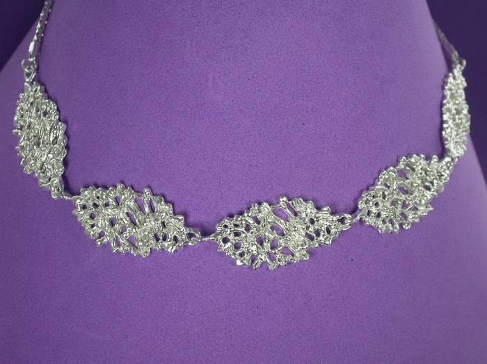 ROOTS IN A SPECIAL DESING NECKLACE