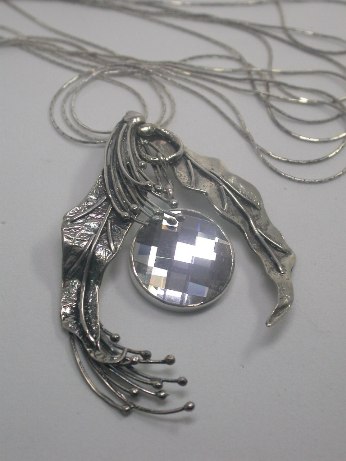 תליון "ופרצת חובק סברובסקי"