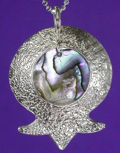 MOTHER OF PEARL IN POMEGRANTE